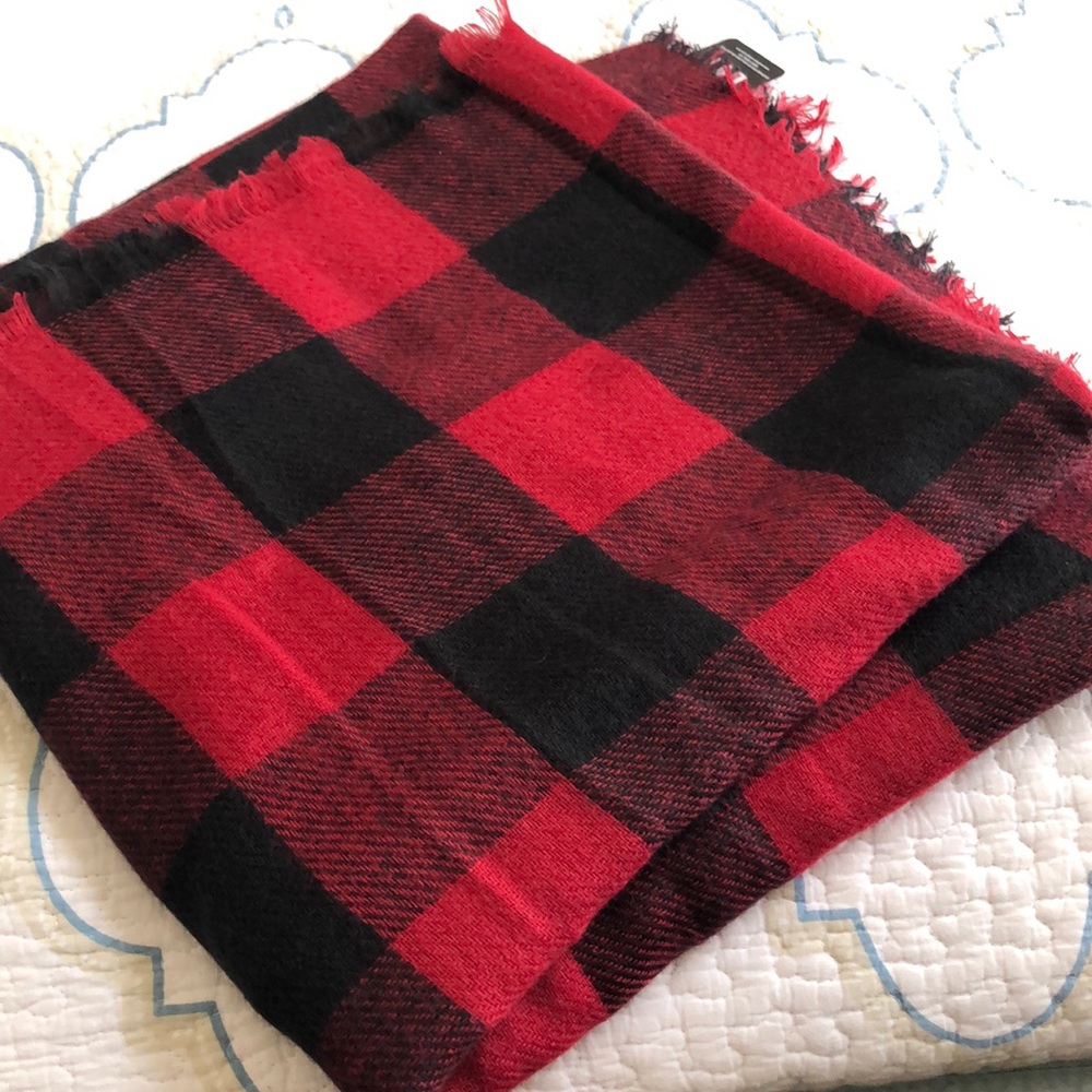 NWT Blanket Scarf - Classic Plaid Buffalo Check